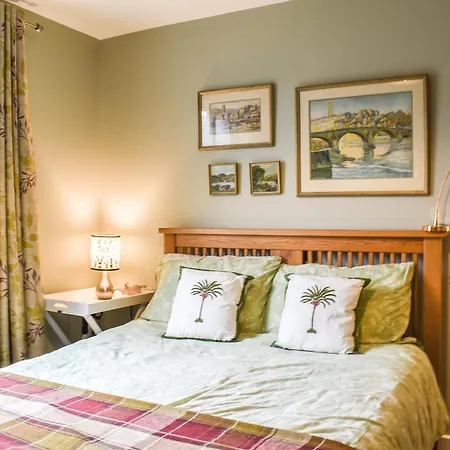 Holiday home Linstead House *